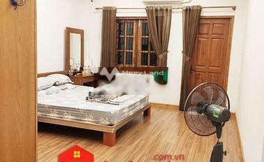 Vị trí đẹp tọa lạc ngay trên Phường 4, Hồ Chí Minh cho thuê nhà thuê ngay với giá chốt nhanh từ 16 triệu/tháng, trong căn này gồm có 3 phòng ngủ, 3 WC-02