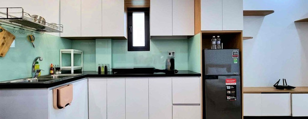 Cho thuê căn hộ tách bếp ban công thoáng full nội thất hiện đại Q3 -03