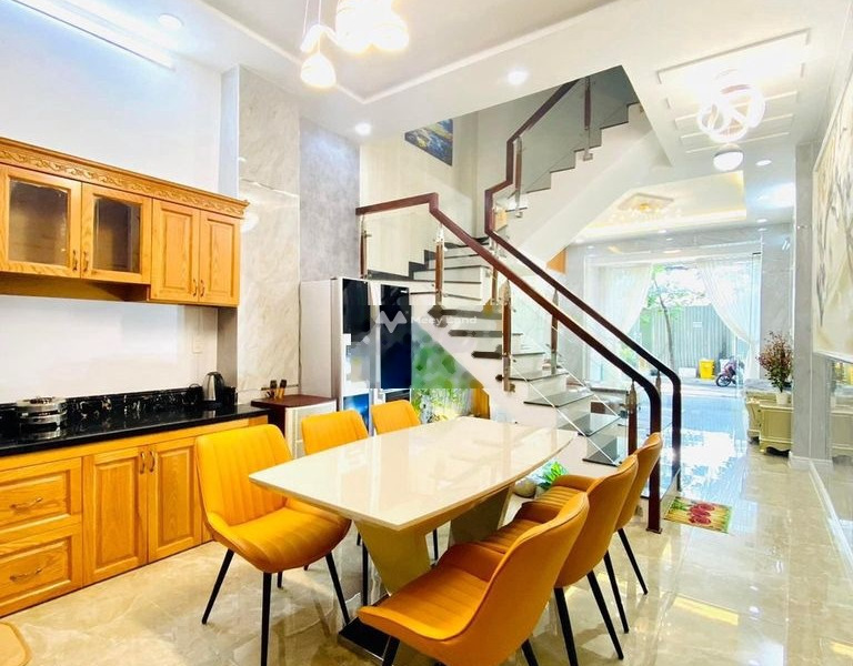 Giá 3.9 tỷ bán nhà có diện tích rộng 40m2 vị trí đặt tọa lạc gần Trần Phú, Quận 5 tổng quan căn nhà này có 3 phòng ngủ, 2 WC cảm ơn đã xem tin.-01