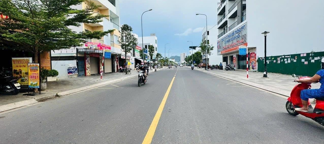Giá 20 tỷ bán đất diện tích rất rộng 216m2 vị trí thuận lợi ngay trên Phước Hải, Nha Trang