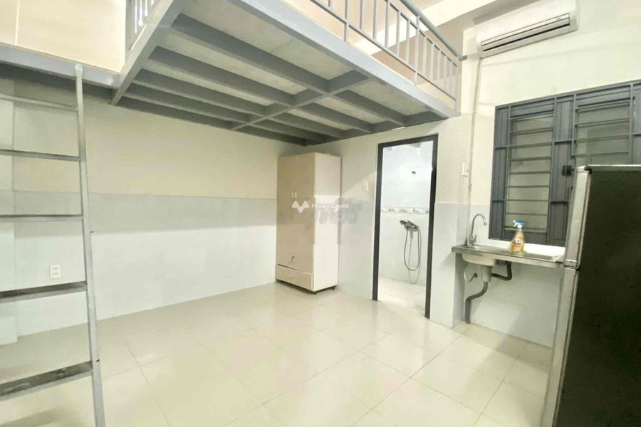 Cho thuê căn hộ Phía trong Sơn Kỳ, Hồ Chí Minh thuê ngay với giá ưu đãi từ 3.3 triệu/tháng, trong căn hộ này thì có 1 PN, 1 WC giao thông đông đúc-01