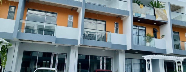 Giá 4 tỷ bán nhà có diện tích chung 100m2 nằm ở Phùng Hưng, Vĩnh Thái trong nhà này gồm có 4 phòng ngủ, 4 WC hãy nhấc máy gọi ngay-02