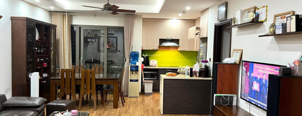 Căn hộ 2 phòng ngủ, bán căn hộ hướng Đông - Nam vị trí thuận lợi gần Yên Hòa, Cầu Giấy, trong căn này thì gồm 2 phòng ngủ, 2 WC khu vực dân cư-02
