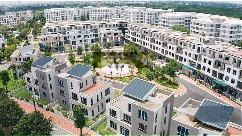 26 tỷ, bán liền kề diện tích chính là 319m2 nằm ngay bên trong Nguyễn Đức Thuận, Hà Nội, tổng quan ngôi nhà này gồm 4 phòng ngủ, 5 WC lh ngay!
