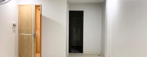 Toà nhà văn phòng 7 tầng nổi 1 hầm, thang máy tại Lạc Long Quân-02