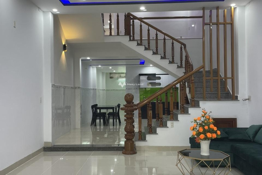 Vị trí ngay trên Cẩm Lệ, Đà Nẵng bán nhà bán ngay với giá thương mại từ 5.9 tỷ trong nhà tổng quan có 2 phòng ngủ 2 WC-01
