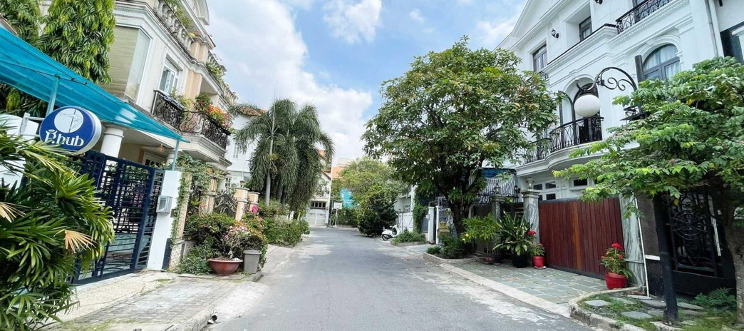 Ngôi nhà gồm 4 PN, bán biệt thự, giá bán công khai chỉ 43 tỷ có diện tích quy ước 144m2 nằm ở Tân Phong, Quận 7