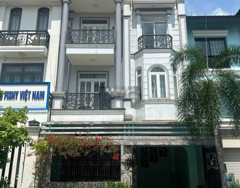 Mặt tiền nằm ở Hiệp Bình Chánh, Hồ Chí Minh cho thuê nhà giá thuê cực sốc chỉ 28 triệu/tháng, trong nhà tổng quan gồm có 5 phòng ngủ, 5 WC-01