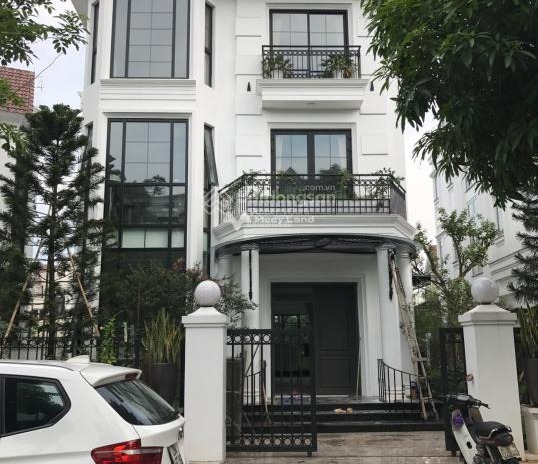 35 tỷ, bán liền kề diện tích rộng là 180m2 vị trí mặt tiền tọa lạc ở Long Biên, Hà Nội nội thất giản dị Hoàn thiện full nội thất. nhà view bao đẹp