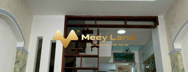 Vị trí đặt ngay tại Gò Vấp, Hồ Chí Minh cho thuê nhà giá thuê cực kì tốt chỉ 17 triệu/tháng, trong căn nhà này gồm 4 phòng ngủ, 3 WC-03