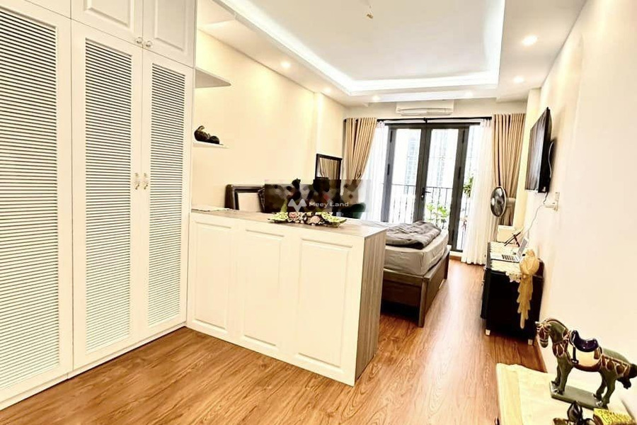 Nhà có 3 phòng ngủ bán nhà ở diện tích chuẩn 30m2 bán ngay với giá sang tên chỉ 6.5 tỷ vị trí đẹp tọa lạc gần Văn Cao, Liễu Giai-01