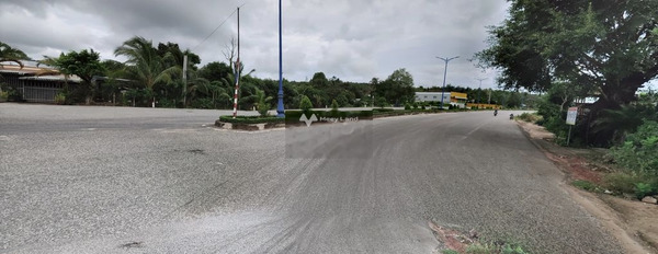 Đất Phú Quốc mặt tiền đường ngoài 20m có lề 6m -02