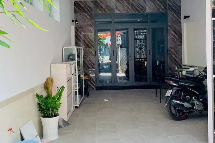 Bán nhà đường Hoàng Việt 2 tầng phòng khách tăng lại nội thất sịn sò cho khách thiện chí-01