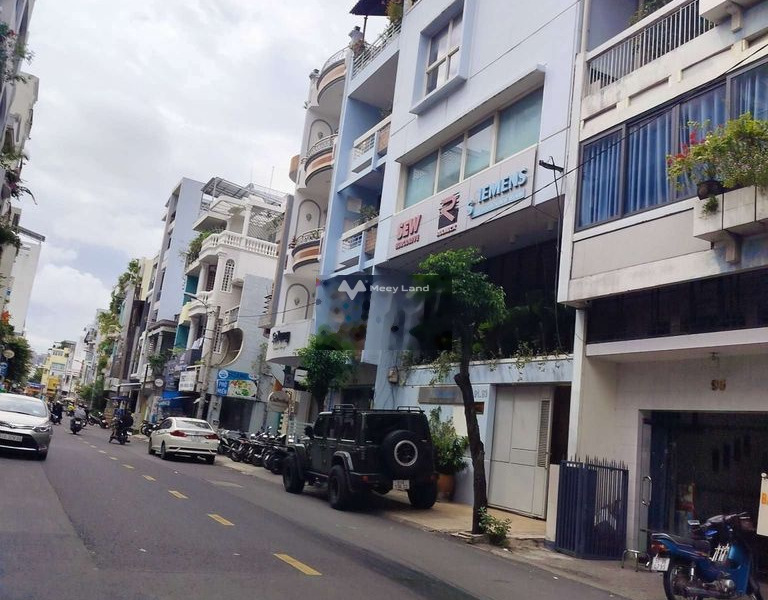 Vị trí đặt tại Trần Minh Quyền, Hồ Chí Minh cho thuê nhà giá thuê khuyến mãi 43 triệu/tháng, trong ngôi nhà này 8 PN, 4 WC-01