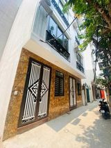 Chính chủ cần bán nhà 3 tầng đẹp đường Nguyễn Chích 2 phòng ngủ giá có thương lượng