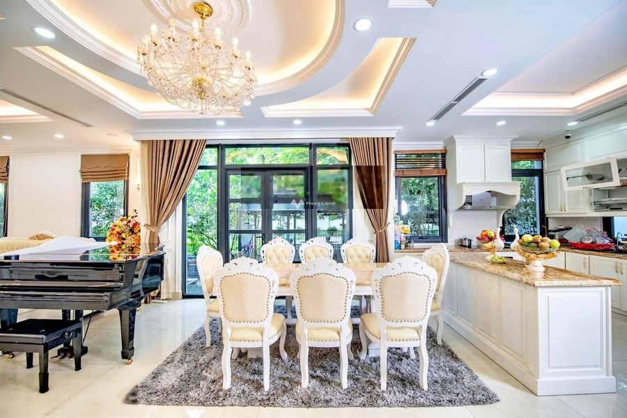 Bán liền kề căn nhà có nội thất hoàn thiện Đầy đủ tọa lạc gần Cầu Diễn, Hà Nội bán ngay với giá đề xuất từ 110 tỷ diện tích chung 290m2-01