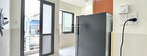 Trong căn hộ này thì gồm 1 PN, cho thuê căn hộ vị trí đẹp tọa lạc trên Tân Bình, Hồ Chí Minh, 1 WC khu vực đông đúc-03
