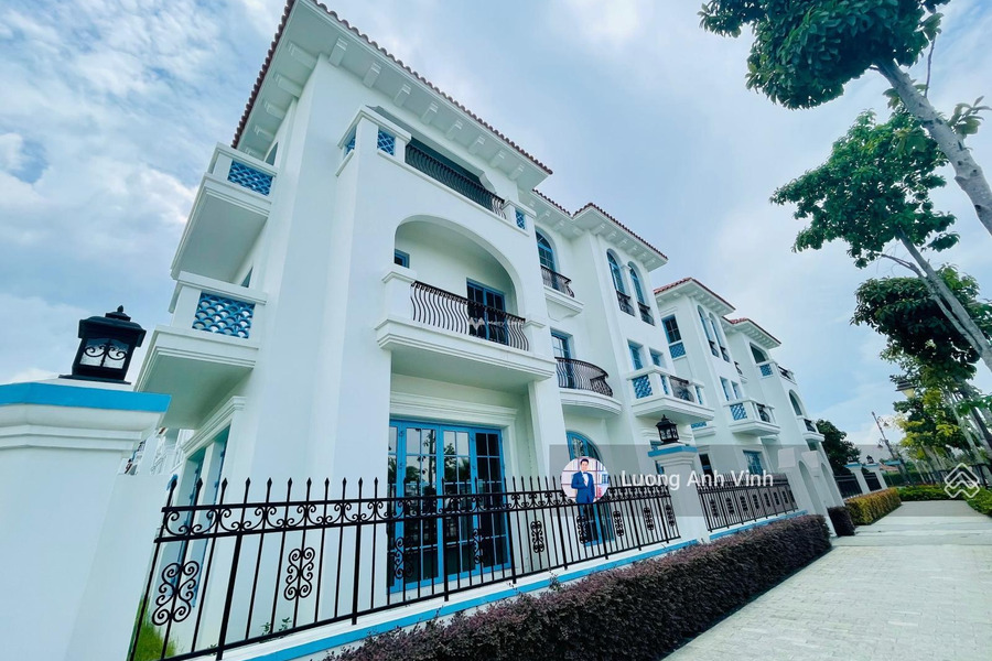 Trong nhà này thì gồm 6 PN, bán biệt thự tổng diện tích 331m2 bán ngay với giá cực rẻ 69 tỷ vị trí đẹp nằm tại Hạ Long, Quảng Ninh, hướng Đông - Nam-01