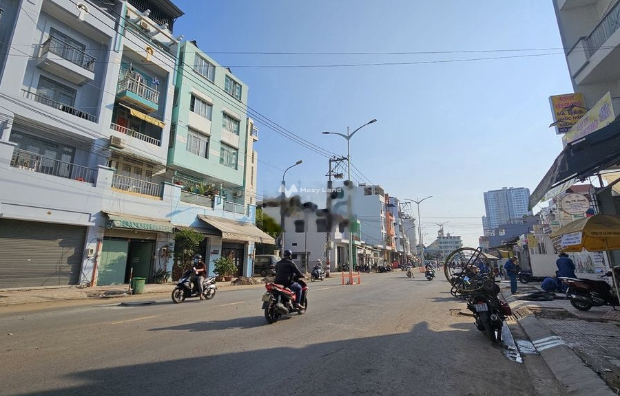 Vị trí thuận lợi ngay ở Quận 8, Hồ Chí Minh bán nhà giá bán bàn giao 18.5 tỷ tổng quan nhà này có 6 phòng ngủ 6 WC-01