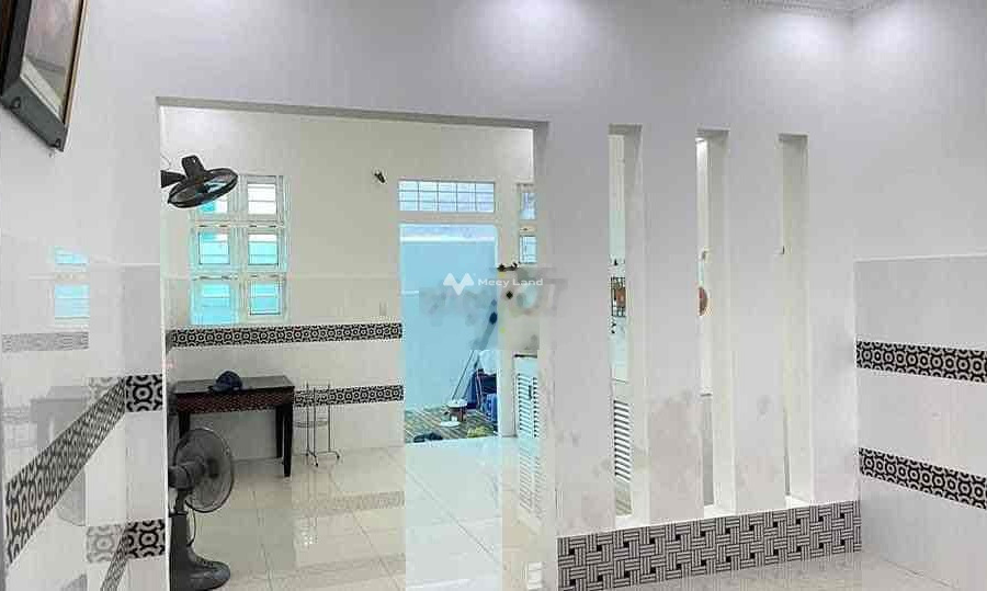 Nhà có 3 phòng ngủ, cho thuê nhà, thuê ngay với giá tốt bất ngờ 10 triệu/tháng diện tích tổng 90m2 tọa lạc trên Lê Lợi, Phường 4-01