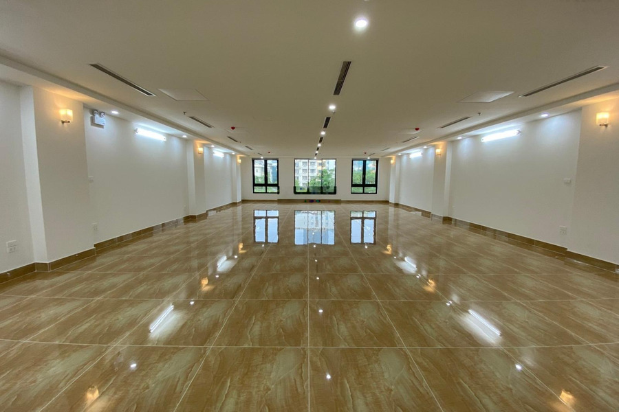 Cho thuê tòa nhà mặt phố Nguyễn Khang. DT: 150 m2 * 6 tầng + 1 hầm. MT: 17m. Thông sàn, thang máy -01