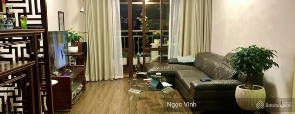Trong ngôi căn hộ này 3 PN, bán chung cư vị trí mặt tiền ngay tại Dịch Vọng, Hà Nội, tổng quan có tất cả 3 PN, 2 WC nhà bao mới-02