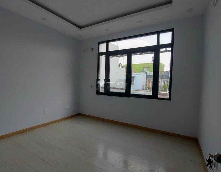 Cho thuê nhà vị trí ngay trên Lê Đình Cẩn, Bình Tân, giá thuê giao động từ 8 triệu/tháng có diện tích khoảng 52m2, trong nhà này bao gồm 4 phòng ngủ-01