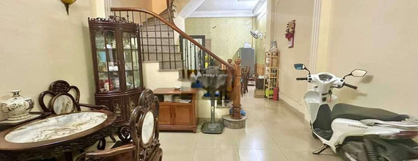 Bán nhà diện tích rộng 40m2 vị trí đặt ngay trên Thanh Xuân, Hà Nội giá bán đàm phán chỉ 5.18 tỷ tổng quan nhìn tổng quan gồm 6 phòng ngủ-03