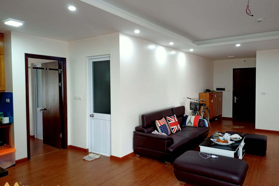 Mình cần bán gấp căn hộ chung cư tại CT2 Yên Nghĩa. Diện tích 121m2, 4 phòng ngủ + 3WC-01