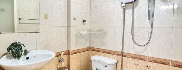Cho thuê chung cư vị trí nằm ngay ở Hoàng Hoa Thám, Hồ Chí Minh, trong căn hộ này bao gồm 2 PN, 2 WC cực kì sang trọng-02