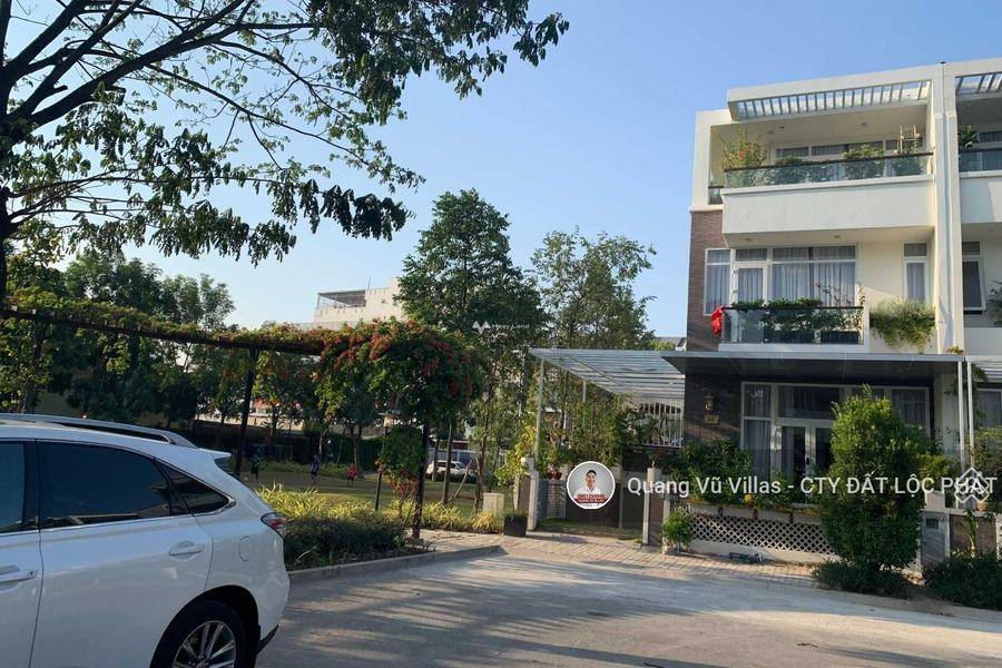 Trong nhà bao gồm 5 PN, bán biệt thự, giá bán bất ngờ 13 tỷ diện tích cụ thể 90m2 vị trí mặt tiền tọa lạc tại Bùi Văn Ba, Hồ Chí Minh-01