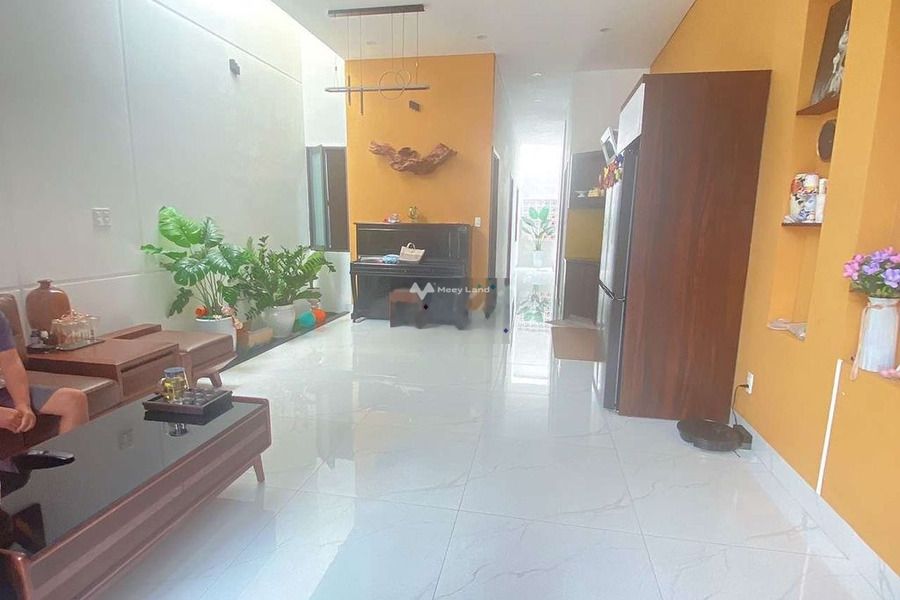 Diện tích 100m2, cho thuê nhà ở vị trí thuận lợi nằm tại Hòa Xuân, Đà Nẵng, ngôi nhà gồm có 2 PN, 2 WC cảm ơn bạn đã đọc tin-01