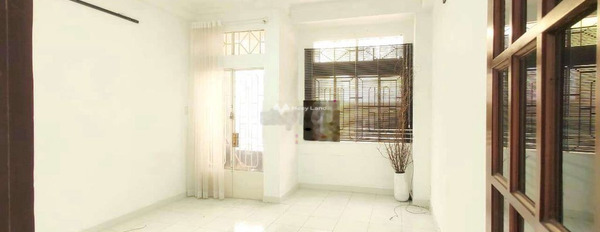 Có diện tích thực 180m2, cho thuê nhà ở vị trí nằm tại Đoàn Thị Điểm, Phú Nhuận, trong nhà tổng quan bao gồm 3 phòng ngủ, 4 WC phong thủy tốt-02