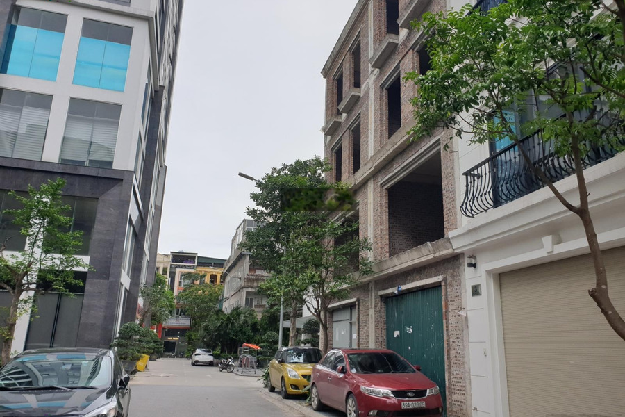 Chủ nhà cần tiền bán gắp căn nhà phố Nguyễn Sơn 87,5 m2, MT 5m kinh doanh tốt LH: 0981 691 *** -01