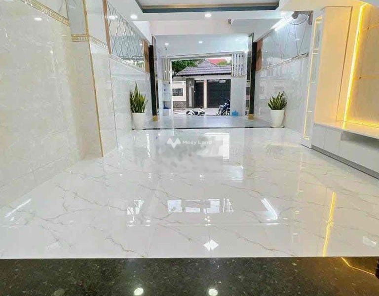 Ngôi nhà này gồm 4 PN, cho thuê nhà, giá thuê gốc chỉ 20 triệu/tháng diện tích tổng là 100m2 mặt tiền tọa lạc ngay tại Huỳnh Tấn Phát, Nhà Bè-01