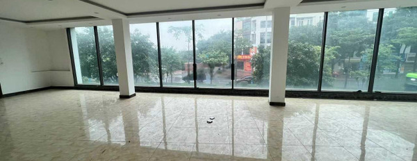 Cho thuê nhà VP phố Cổ Linh, DT 120m2 x 3 tầng, mt 15m, thang máy, riêng biệt, giá 50tr/th -02