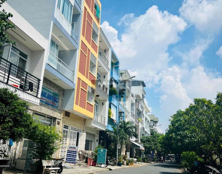 Bán nhà có diện tích 72m2 vị trí tiện lợi ngay tại Tạ Quang Bửu, Quận 8 bán ngay với giá đặc biệt 10.9 tỷ ngôi nhà có tổng cộng 4 phòng ngủ, 4 WC-01