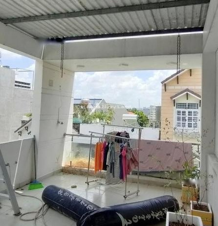 Giá chỉ 4.5 tỷ bán nhà có diện tích chung 50m2 vị trí thuận lợi tại Bưng Ông Thoàn, Quận 9 hỗ trợ mọi thủ tục miễn phí, giá mùa dịch