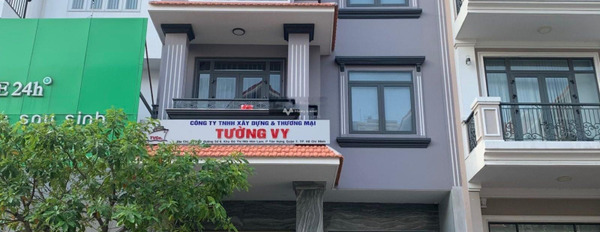 Nhà gồm 4 PN, cho thuê nhà, thuê ngay với giá siêu rẻ 70 triệu/tháng diện tích chung quy 150m2 vị trí tại Tân Hưng, Quận 7-02