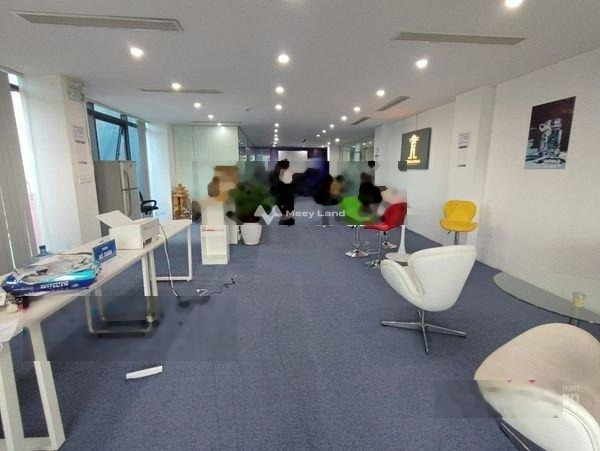 Vị trí đặt ở Dịch Vọng, Cầu Giấy cho thuê sàn văn phòng thuê ngay với giá cực kì tốt 10.5 triệu/tháng có một diện tích là 80m2-01