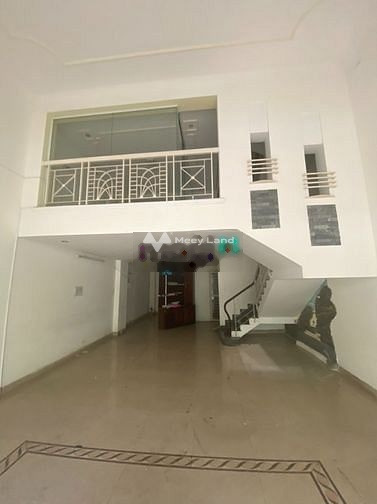 Có một diện tích 111m2, cho thuê nhà ở vị trí mặt tiền tại Tân Phong, Hồ Chí Minh, căn nhà có tổng 8 phòng ngủ, 9 WC nhà phong thủy tốt-01
