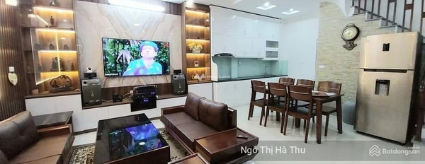 Bán nhà diện tích chuẩn 45m2 vị trí thuận lợi nằm ở Ái Mộ, Long Biên bán ngay với giá siêu ưu đãi 6.8 tỷ nhà nhìn chung bao gồm 3 phòng ngủ, 4 WC-03