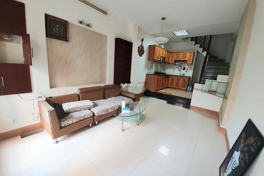 Nhà gồm 2 phòng ngủ cho thuê nhà ở có diện tích sàn 35m2 thuê ngay với giá đề xuất từ 14 triệu/tháng vị trí mặt tiền ở Thích Quảng Đức, Phú Nhuận-01