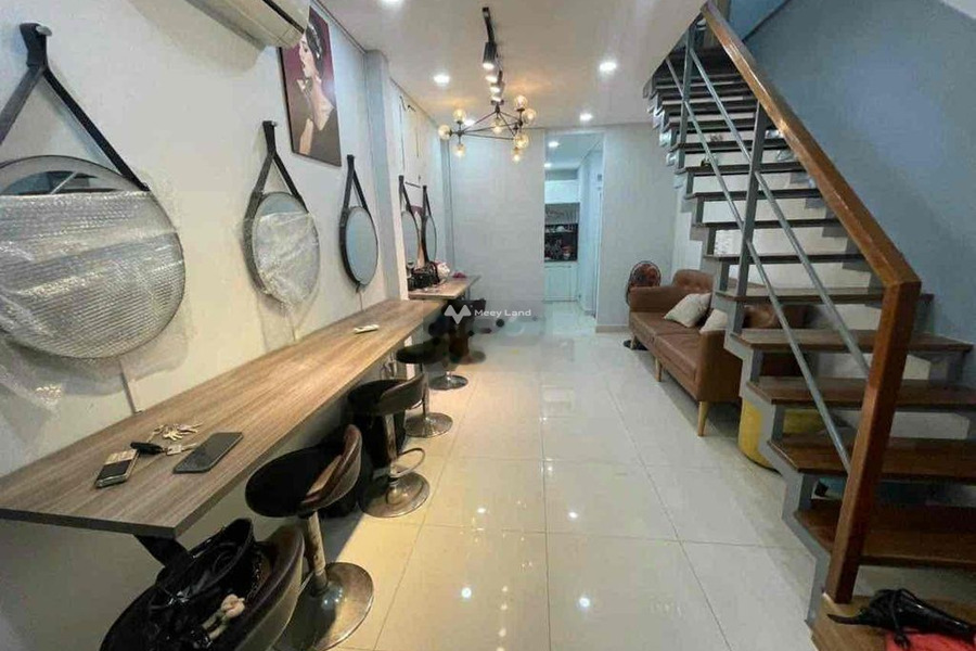 Vị trí mặt tiền tọa lạc trên Nguyễn Thiện Thuật, Hồ Chí Minh cho thuê nhà giá thuê hữu nghị từ 11 triệu/tháng, trong căn này thì có 2 phòng ngủ, 2 WC-01