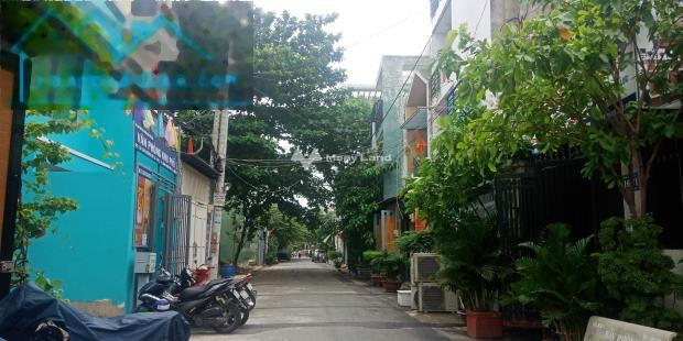 Bán nhà ở có diện tích chính 40m2 bán ngay với giá mềm từ 3.8 tỷ vị trí đặt ở trung tâm Bình Hưng Hòa, Hồ Chí Minh