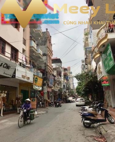 Diện tích 146m2 bán nhà ở vị trí đặt ngay ở Quang Trung, Hà Đông trong ngôi nhà này gồm 20 phòng ngủ lộ có độ 12 mét ở lâu dài