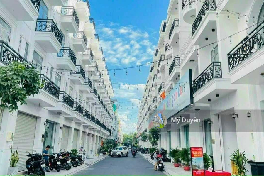 Bán liền kề căn nhà có nội thất bình dân Đầy đủ tọa lạc ở Phú Thạnh, Hồ Chí Minh diện tích khoảng là 512m2-01