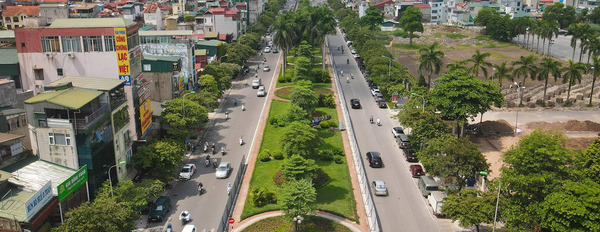 Bán nhà mặt phố Nguyễn Văn Huyên 136m2, mặt tiền 9m, vỉa hè, kinh doanh, ô tô 4 làn, giá 30 tỷ-02