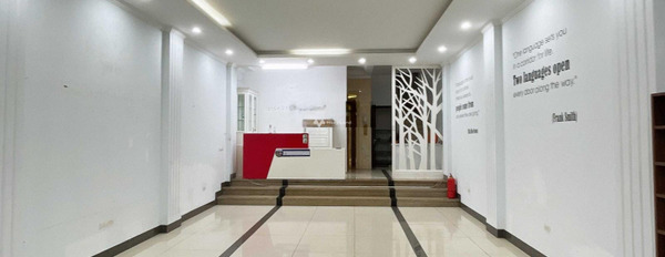 Cho thuê nhà ở với diện tích rộng 200m2 thuê ngay với giá thương mại 165 triệu/tháng vị trí đặt ngay trung tâm Nghĩa Đô, Hà Nội-02