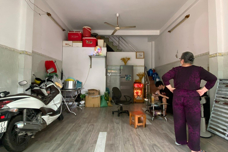 Nằm ngay Quận 7, Hồ Chí Minh, cho thuê nhà, thuê ngay với giá đặc biệt 6 triệu/tháng có diện tích chung 30m2 bãi đậu xe rộng-01